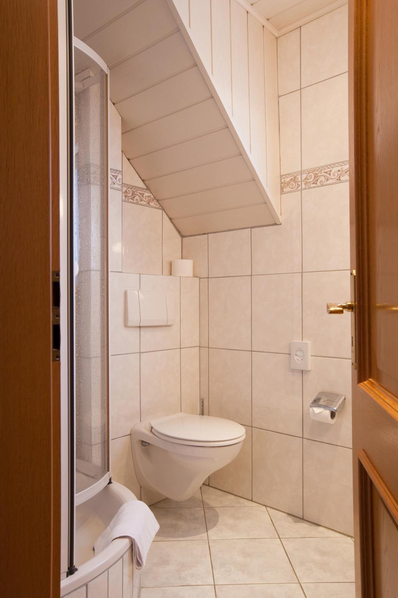 Hotel & Restaurant Krone Kestert Стая снимка