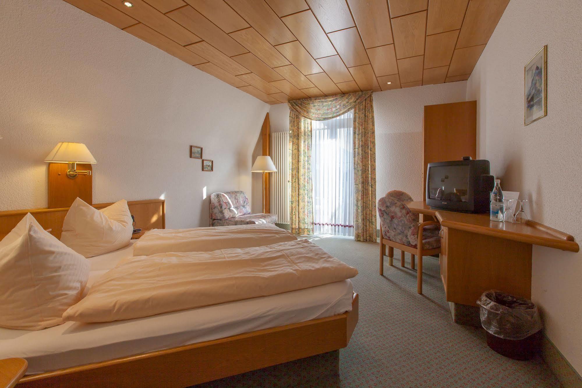 Hotel & Restaurant Krone Kestert Екстериор снимка