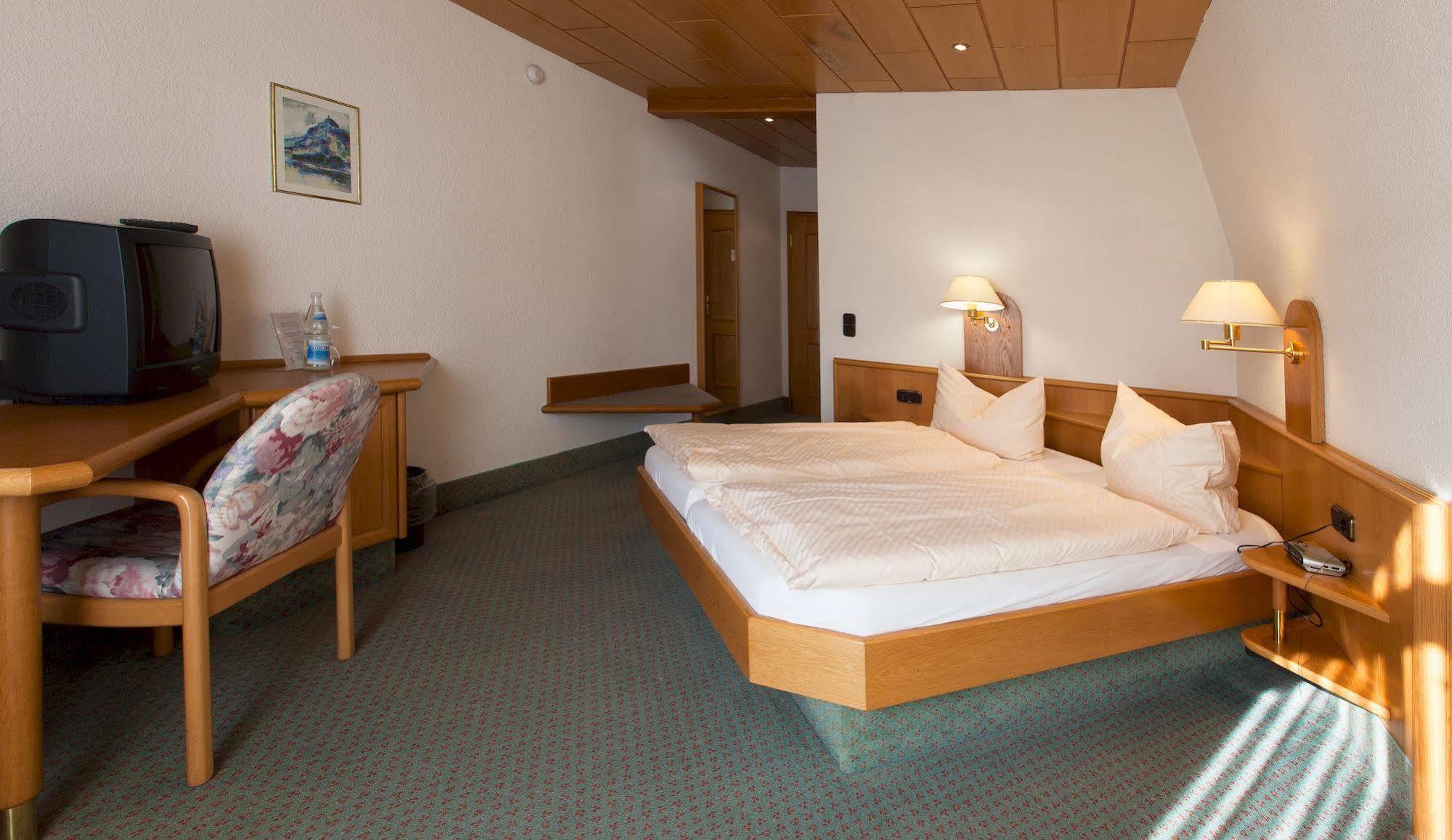 Hotel & Restaurant Krone Kestert Екстериор снимка