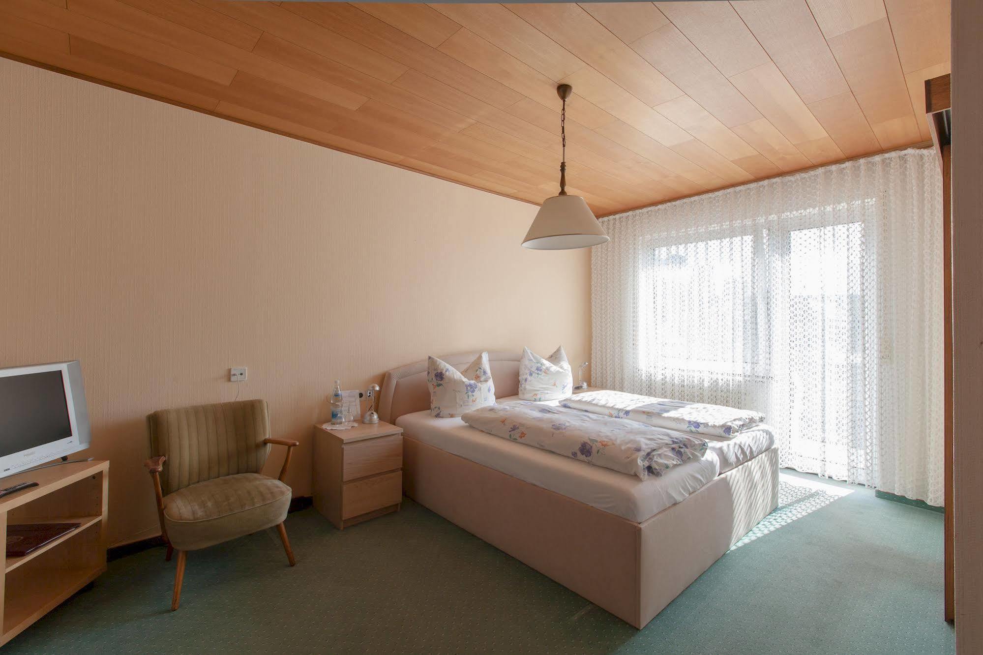 Hotel & Restaurant Krone Kestert Екстериор снимка