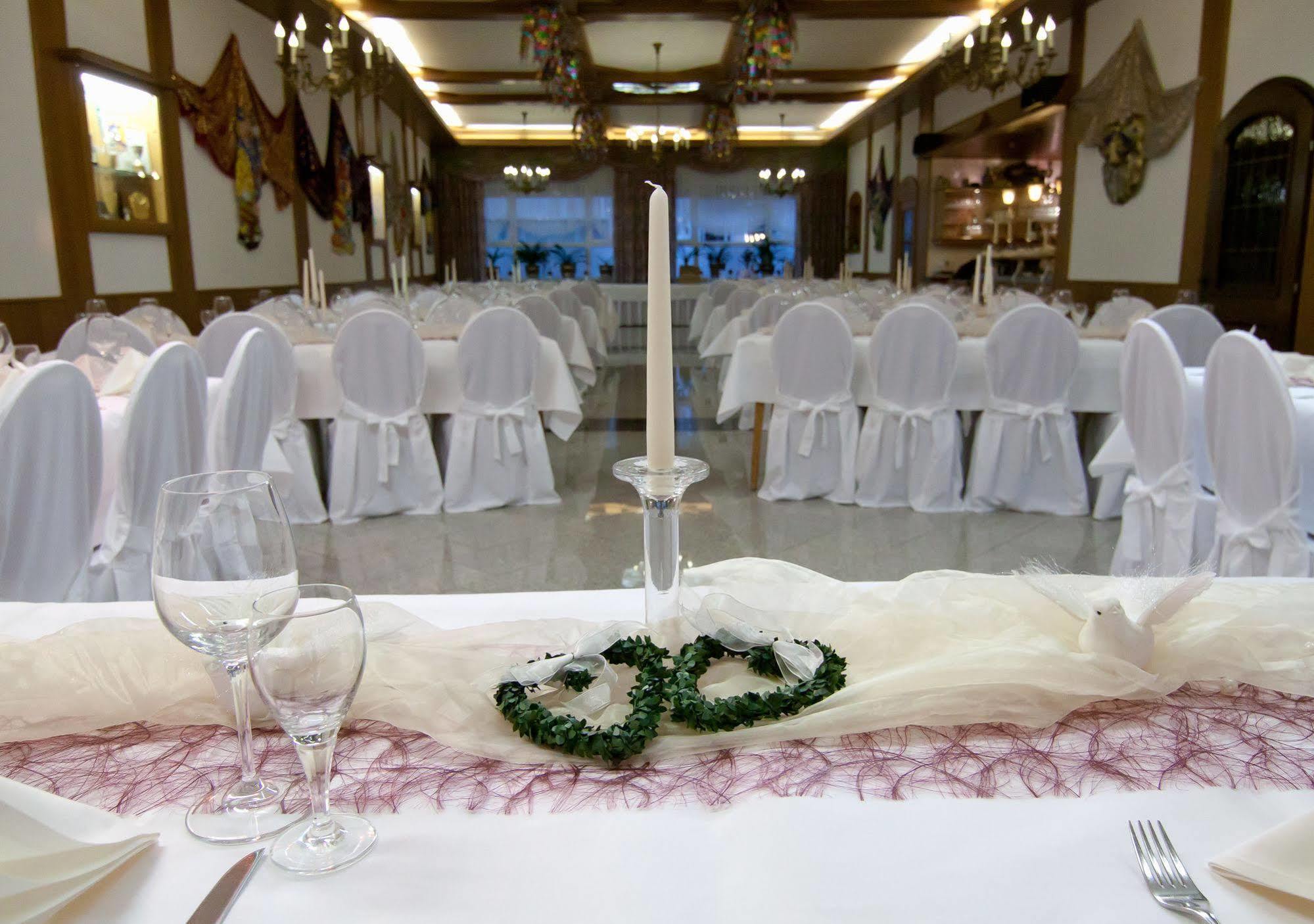 Hotel & Restaurant Krone Kestert Екстериор снимка