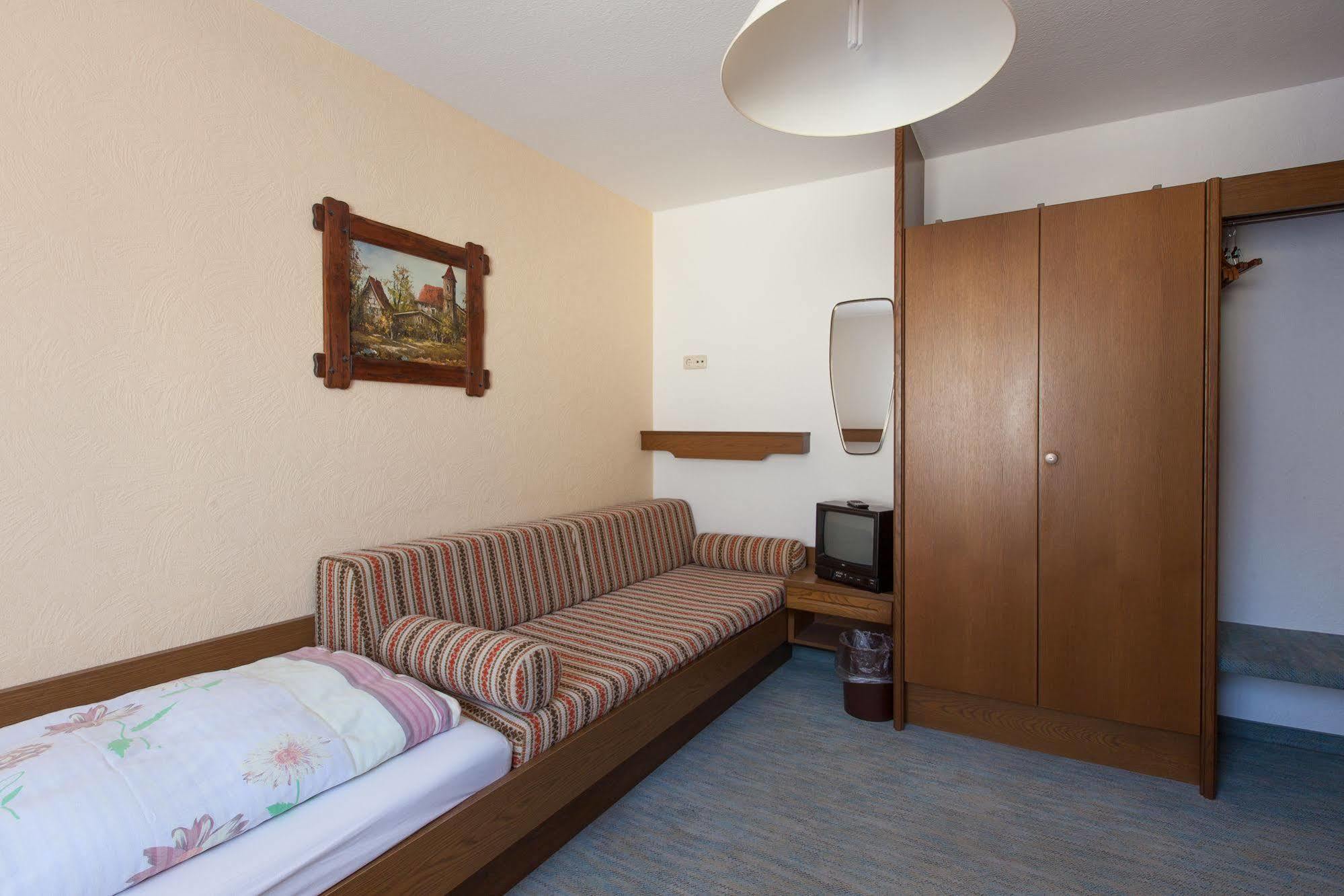 Hotel & Restaurant Krone Kestert Екстериор снимка