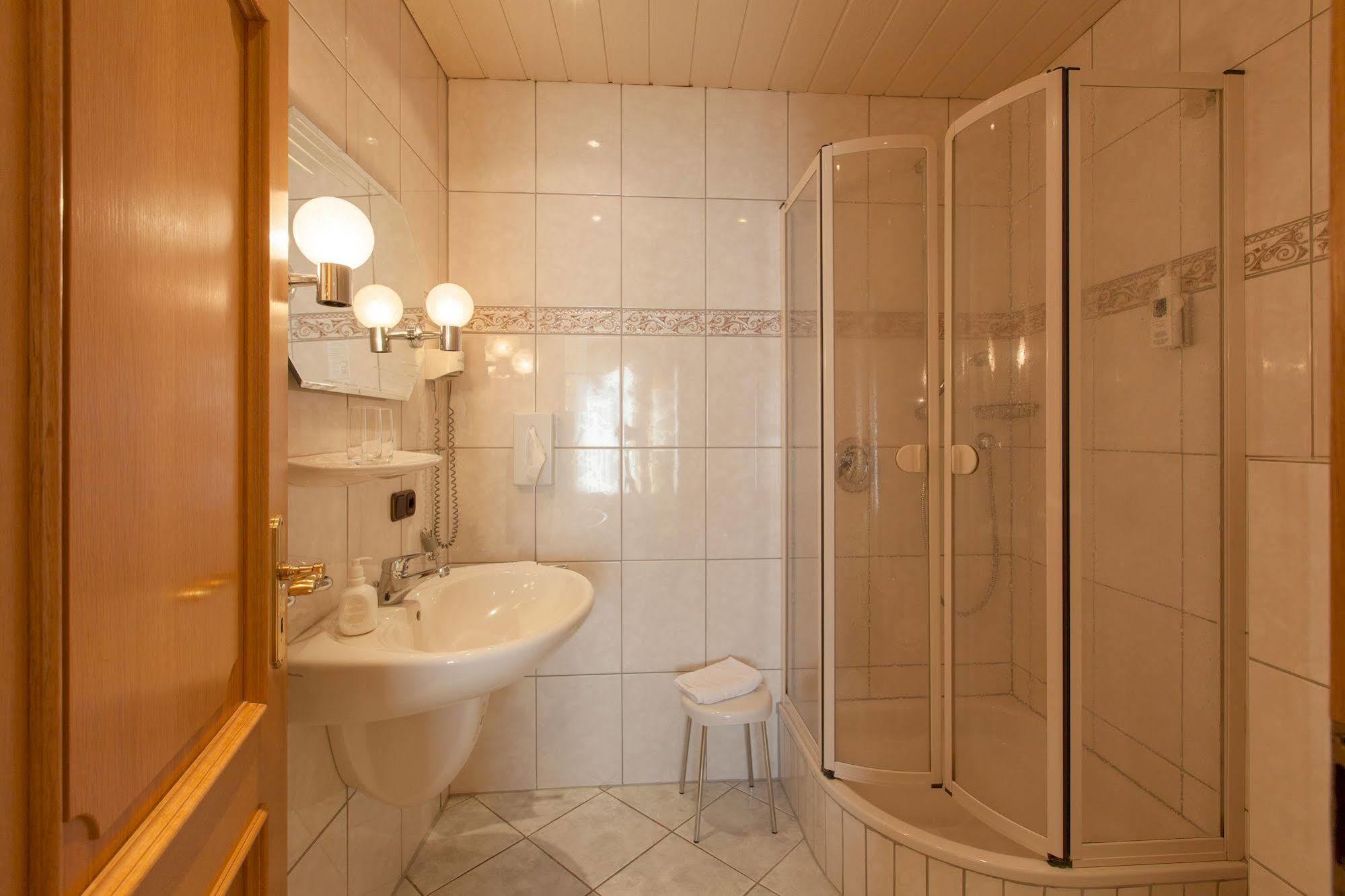 Hotel & Restaurant Krone Kestert Екстериор снимка